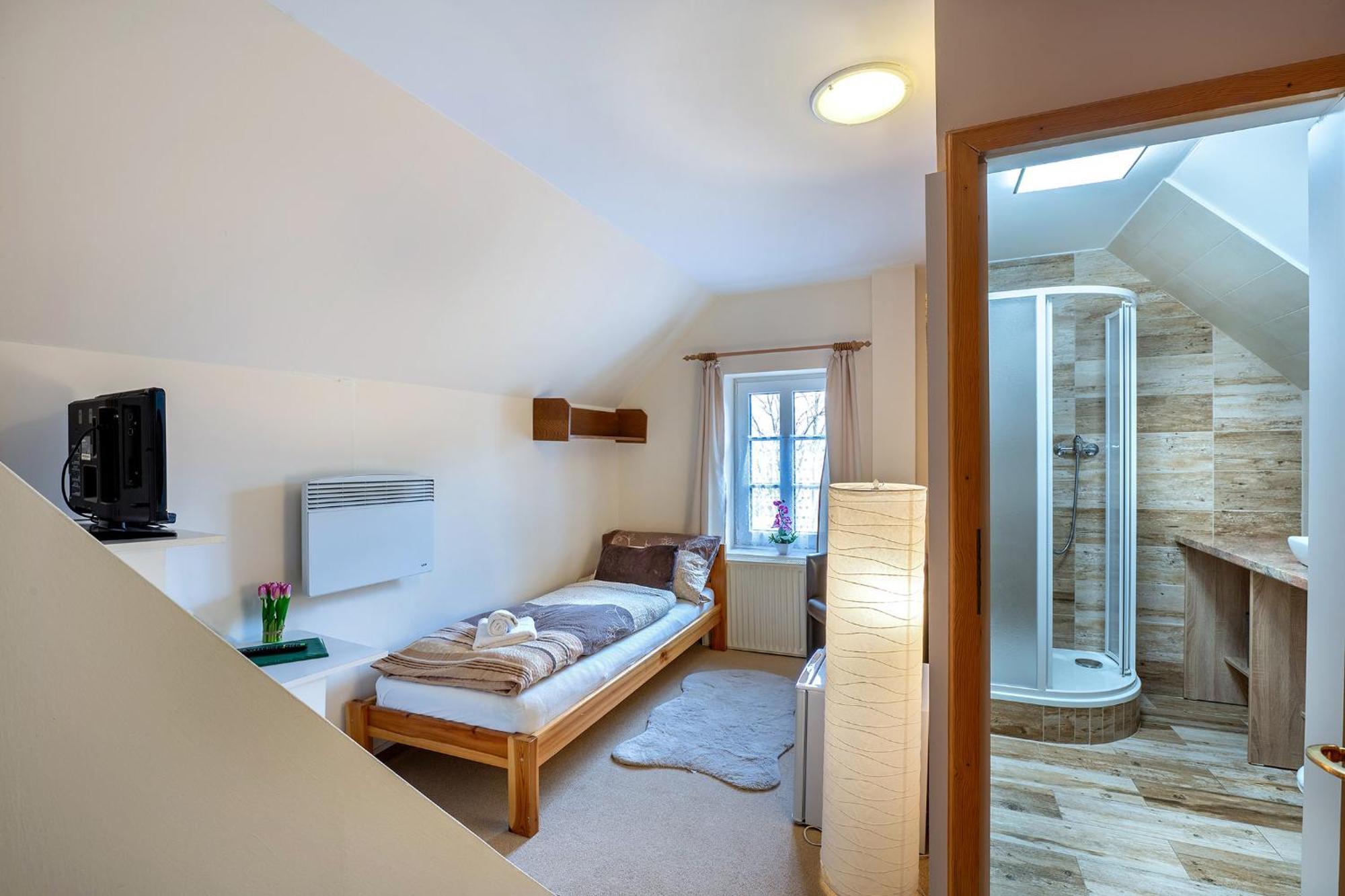 Rodinny Hotel Myslivna Тршебонь Экстерьер фото