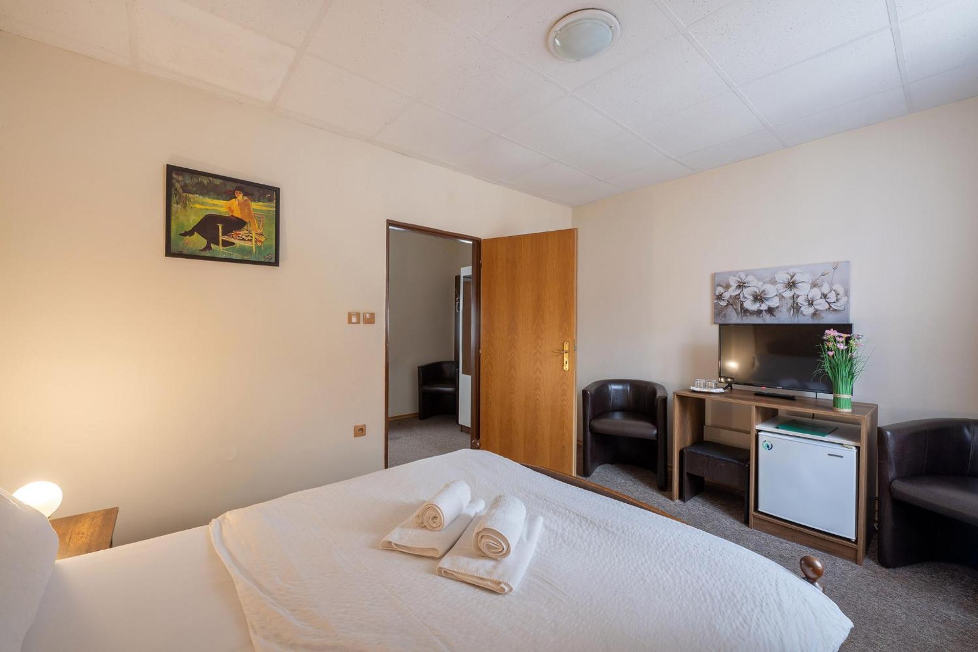 Rodinny Hotel Myslivna Тршебонь Экстерьер фото