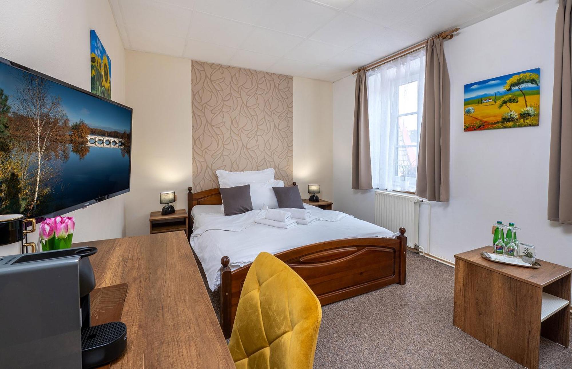 Rodinny Hotel Myslivna Тршебонь Экстерьер фото