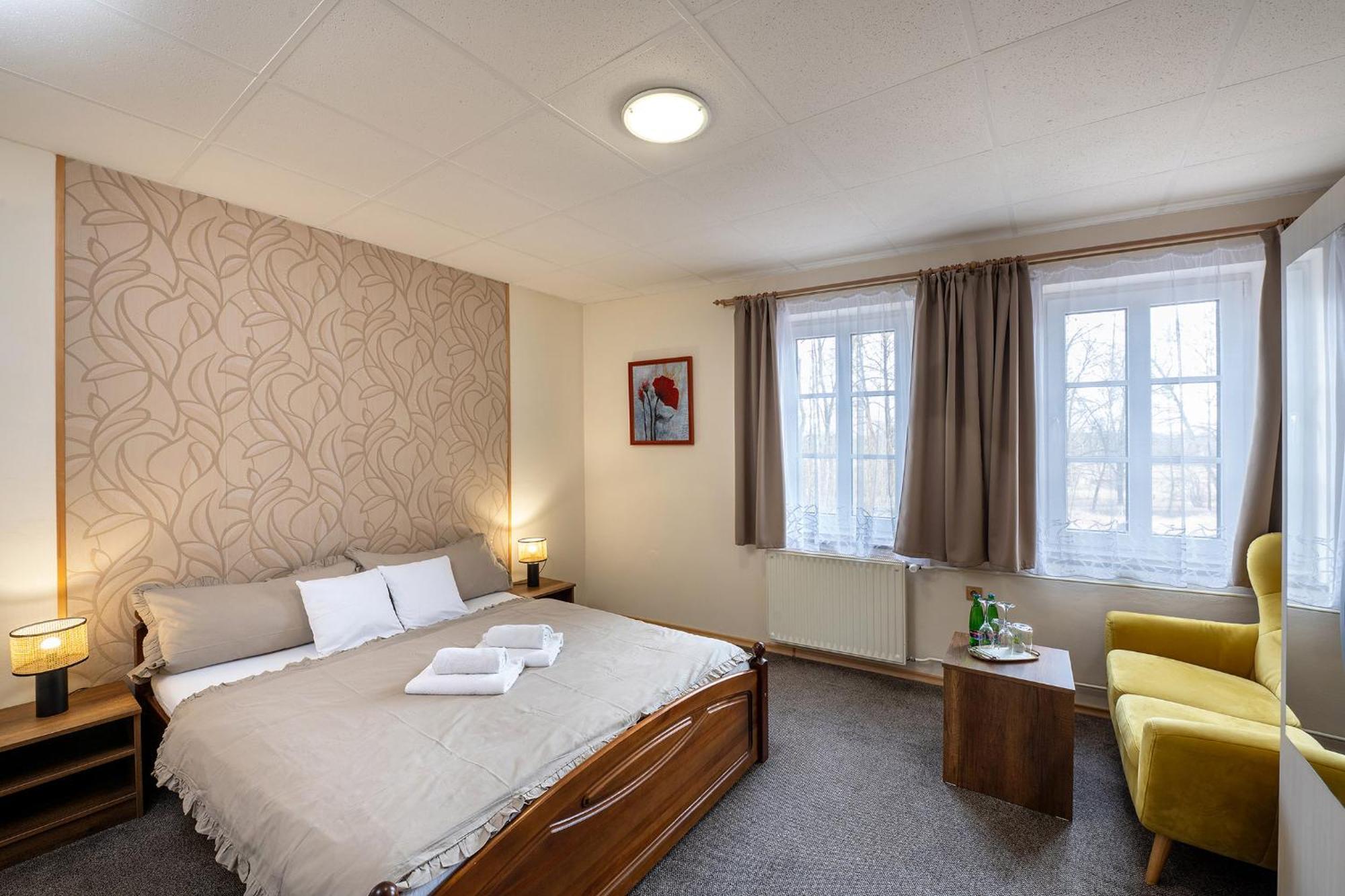 Rodinny Hotel Myslivna Тршебонь Экстерьер фото